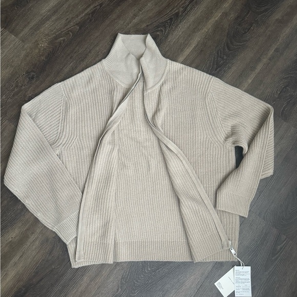 New! AG Men’s cardigan. Flattering fit, gorgeous silhouette. - Picture 2 of 10